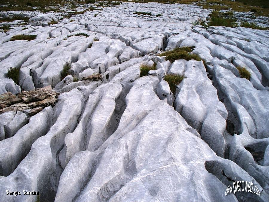 04 Il mare in burrasca sembra un ghiacciaio.JPG